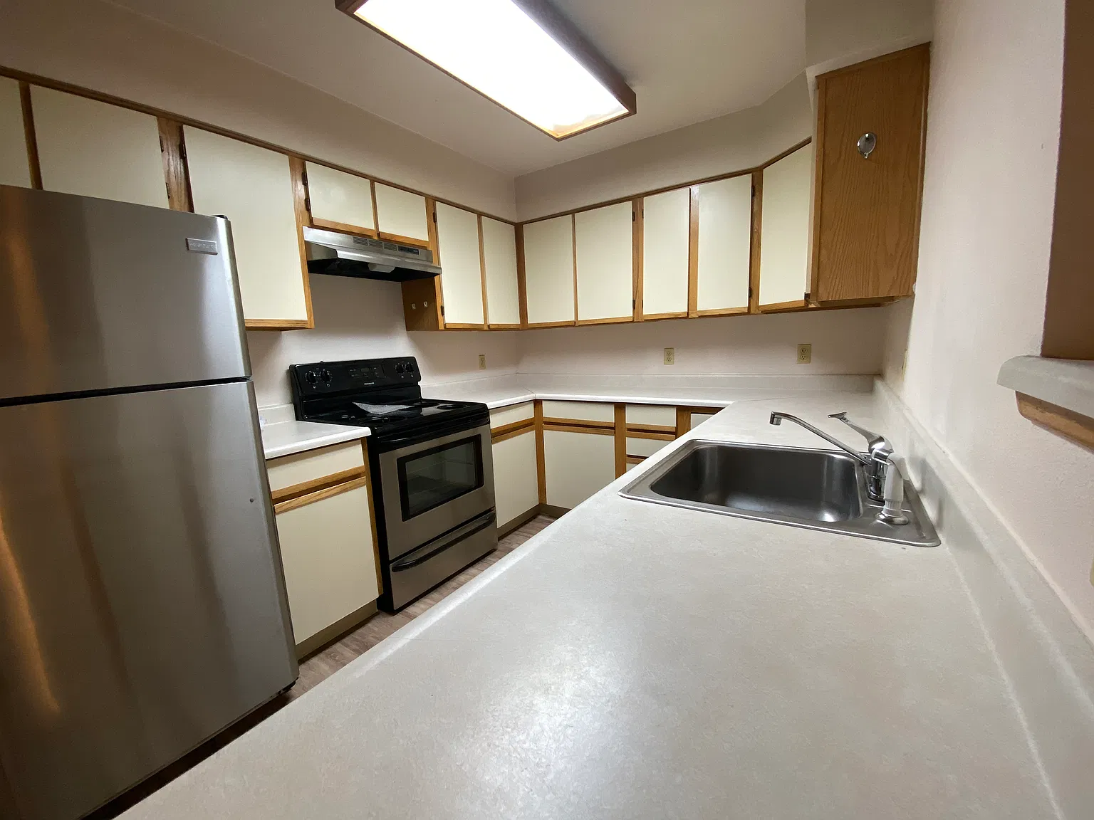 2 bed, 930 sqft, $2,400 — Photo 3