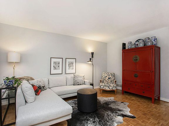 3rd image of 2471 Abbington Dr SE