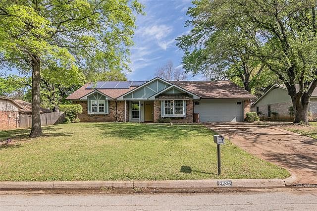 1st image of 2922 Brookshire Dr