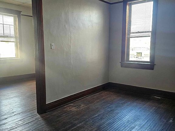 4th image of 145 E Wooster St