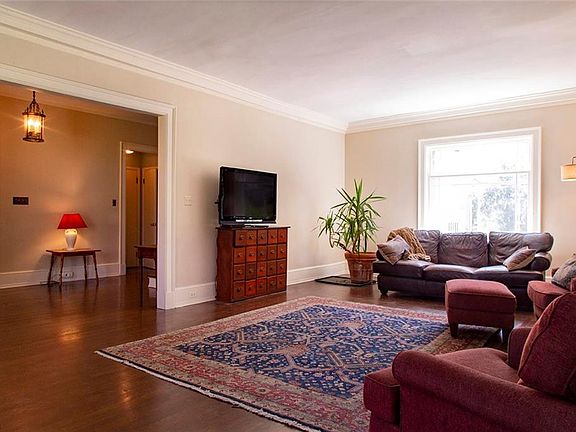 4th image of 2948 Fairmount Blvd