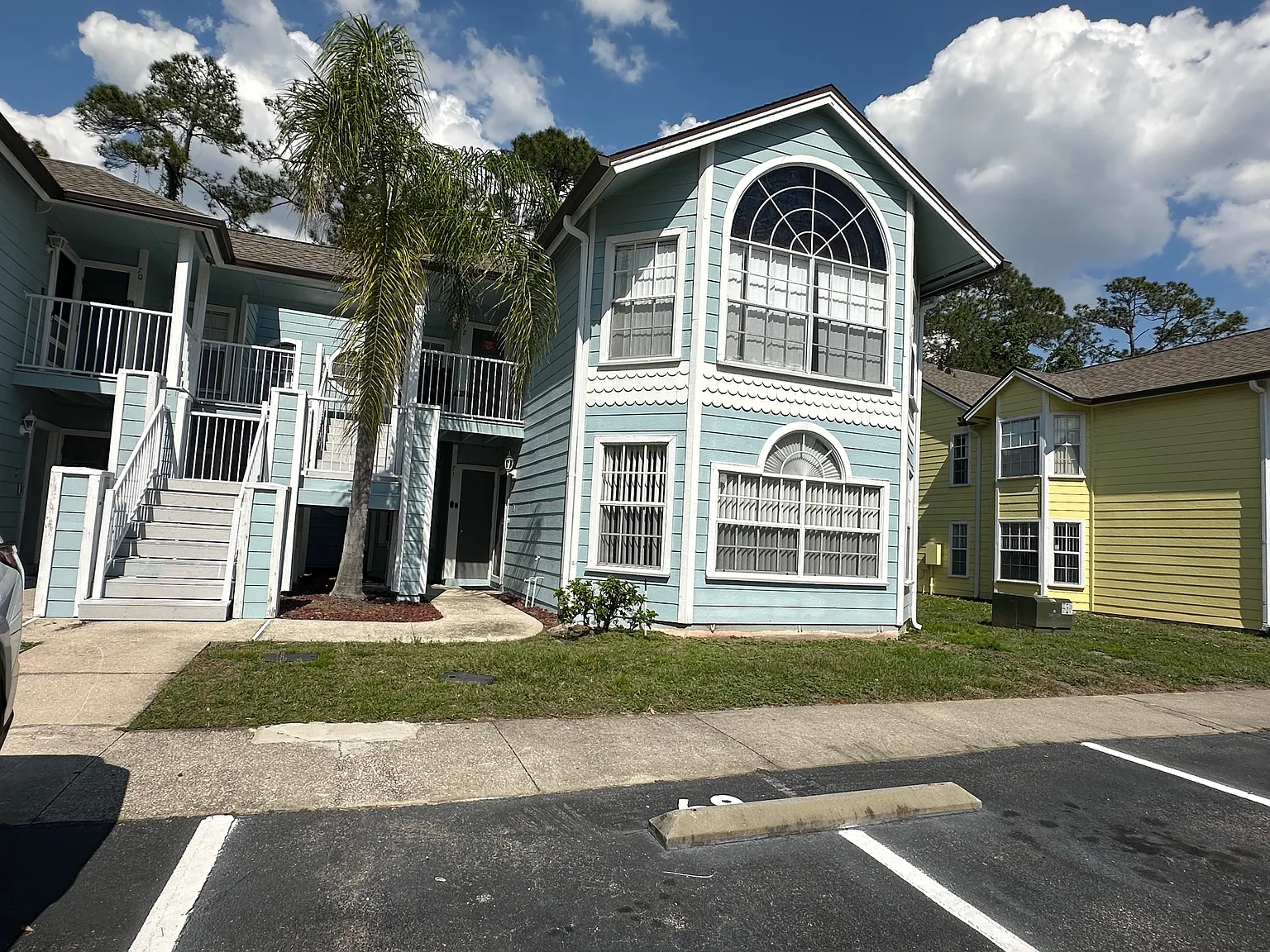 3 bed, 1350 sqft, $1,550 — Photo 1