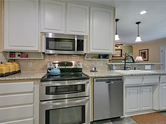 3rd image of 812 Vail Dr