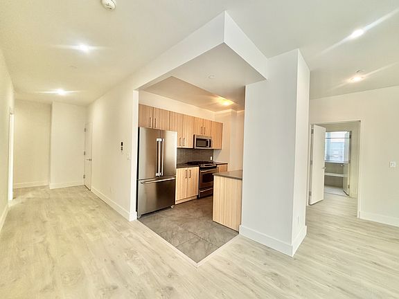 5th image of 229 W 60th St APT 2S