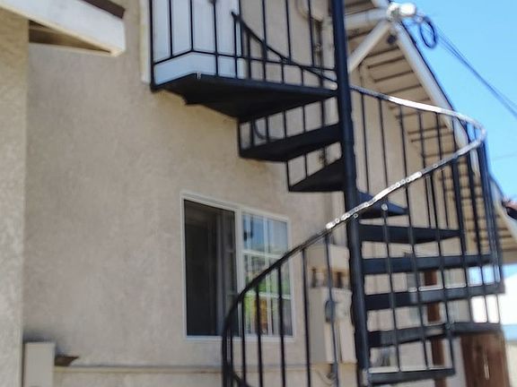 3rd image of 581 W Monterey Ave