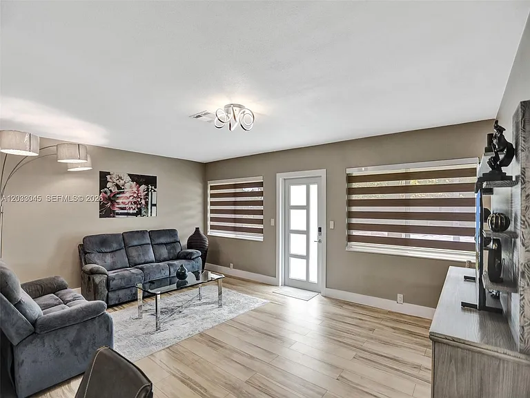 491 SE 23rd Ave — Photo 8