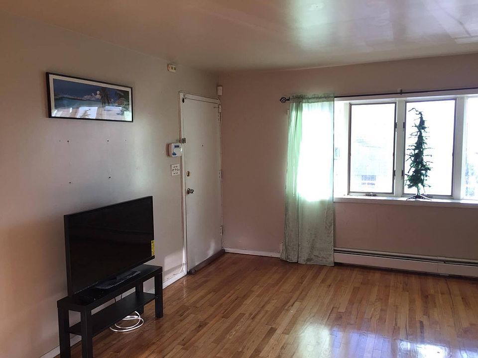 2nd image of 4 Reserve Ave