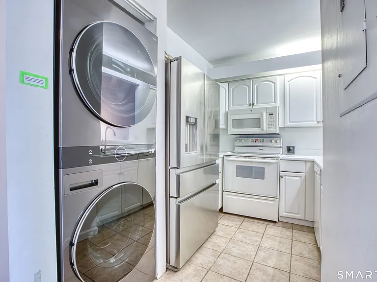 1465 E Putnam Ave #327 — Photo 9