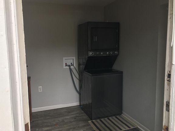 2nd image of 1108 Amelia St #A
