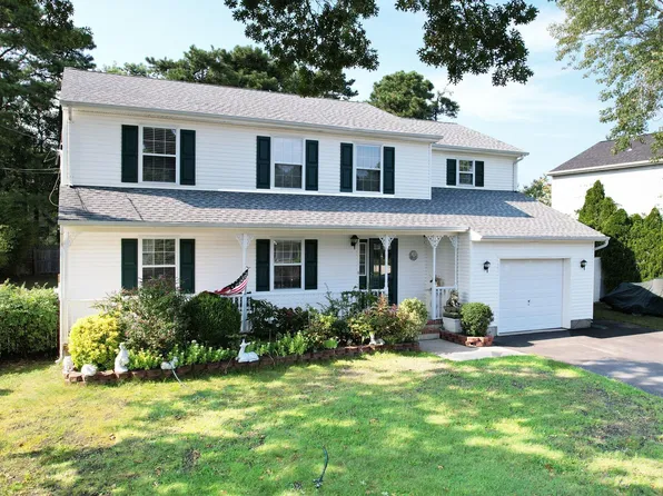 144 Leeward Rd, Manahawkin, NJ 08050