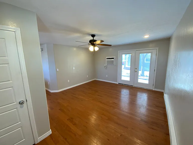 504 S Ave E — Photo 1