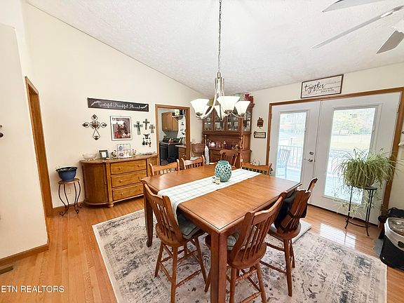 5th image of 158 Sunny Dale Ln