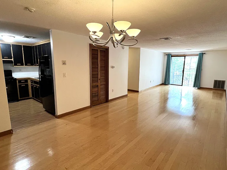 116 Bluestone Dr — Photo 3