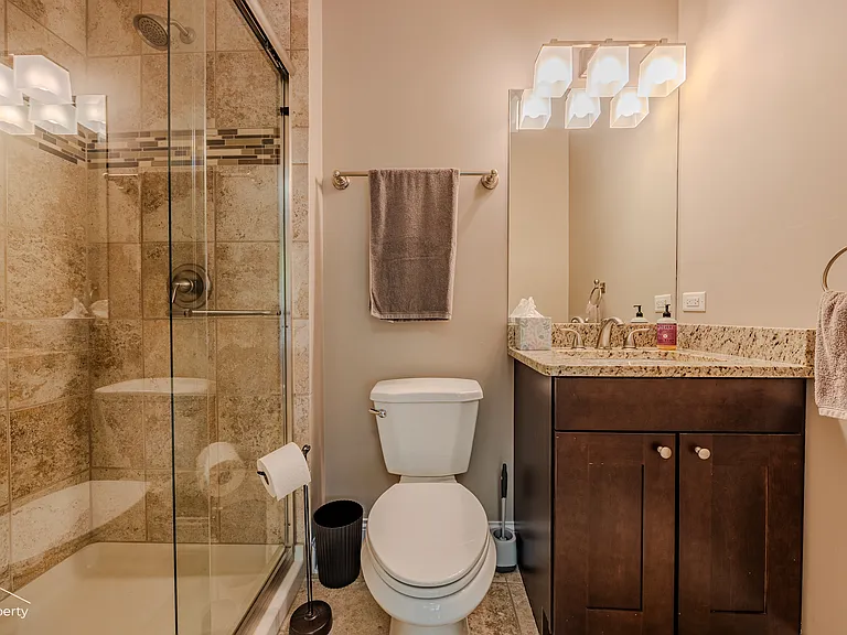 Flexspace bathroom (First floor)