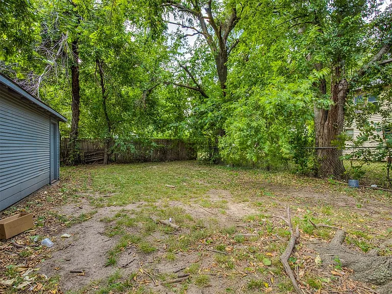 2438 NW 16th St — Photo 30