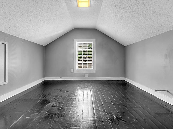 5th image of 3678 Mason Ave