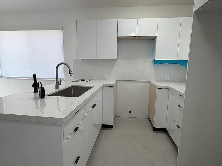 180 W 21st St #180 — Photo 6