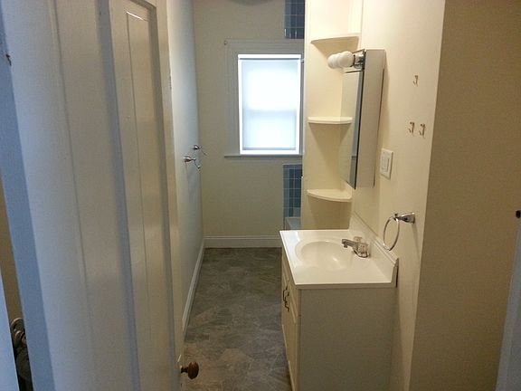 5th image of 219 Blossom St