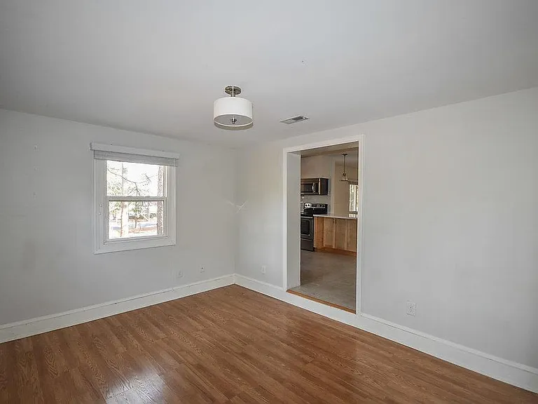 190 Midland Rd — Photo 5