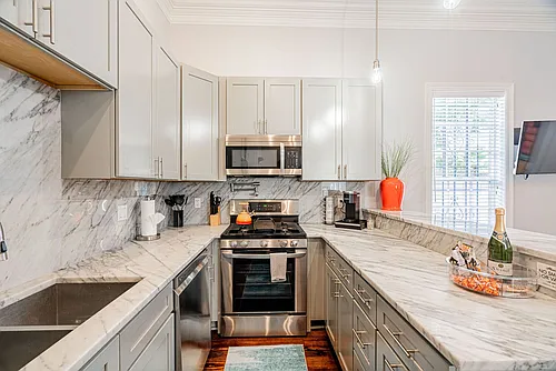 1201 Baronne St Photo 1