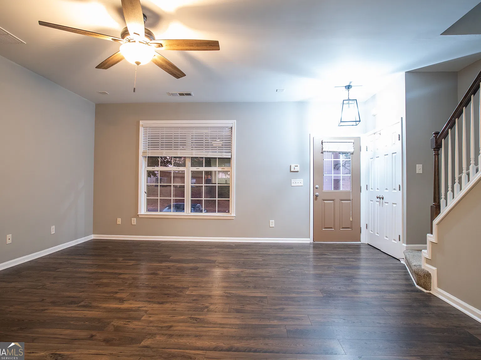 3 bed, 2.5 bath, 1386 sqft, $2,400 — Photo 3