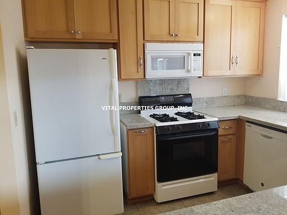 4th image of 2126 Bluehaven Ct #1
