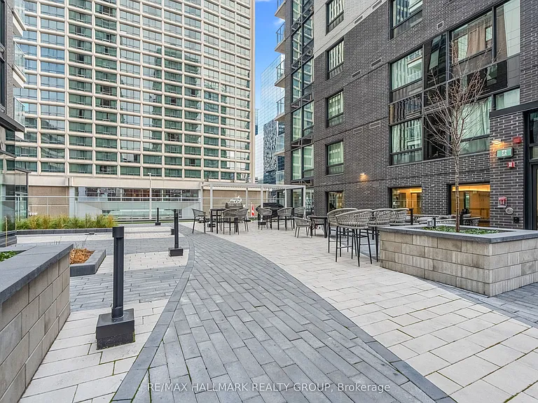 340 Queen St #1403 — Photo 32