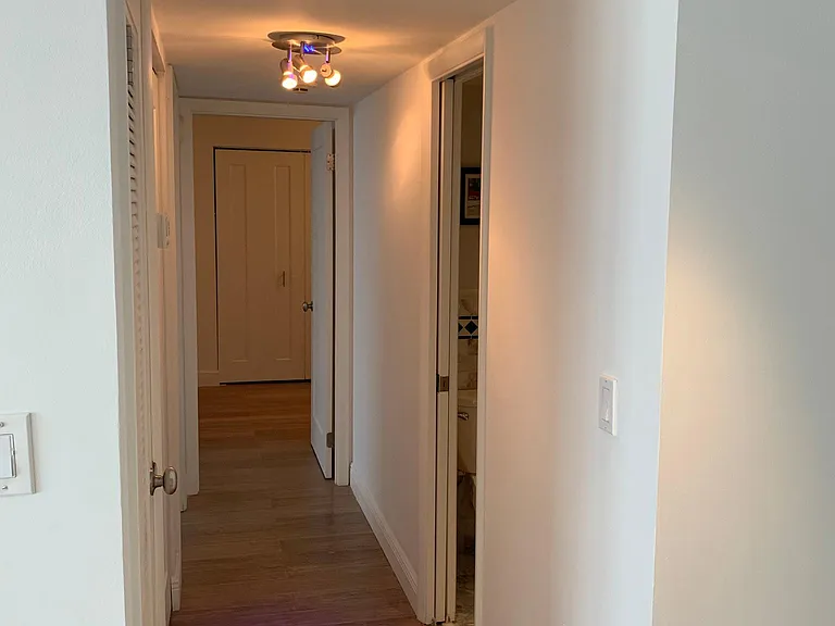 Hallway to guest room bathrooms & master bedroom