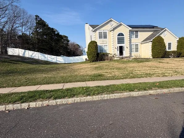 1 Bluestone Cir, Sicklerville, NJ 08081