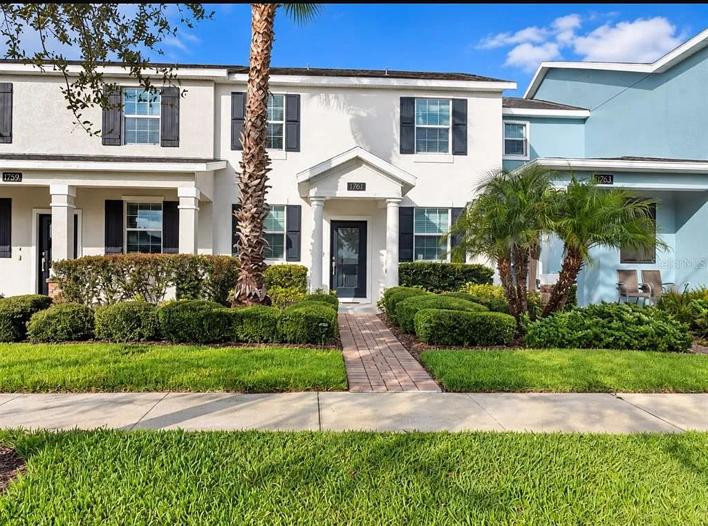3 bed, 2.5 bath, 1615 sqft, $2,700 — Photo 1