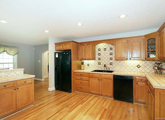 3rd image of 161 Barringer Dr