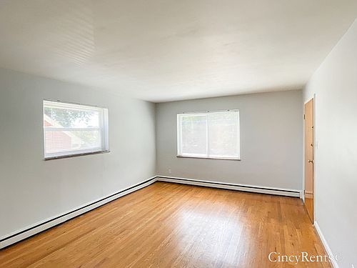 4th image of 4964 Charlemar Dr APT 2