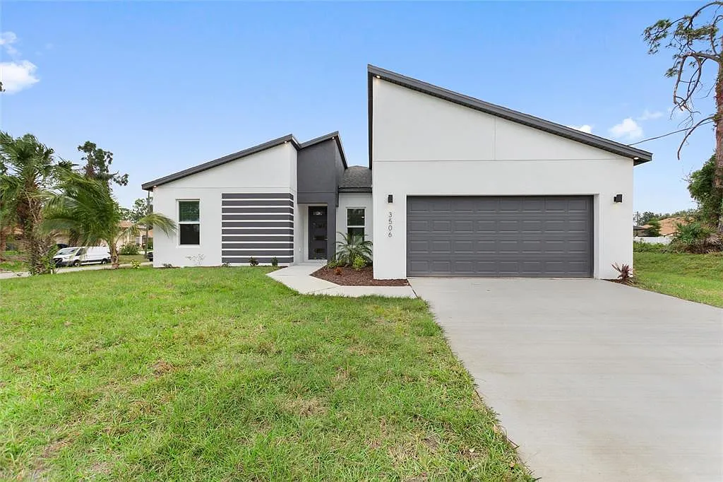 4 bed, 2.0 bath, 2000 sqft, $2,625 — Photo 1