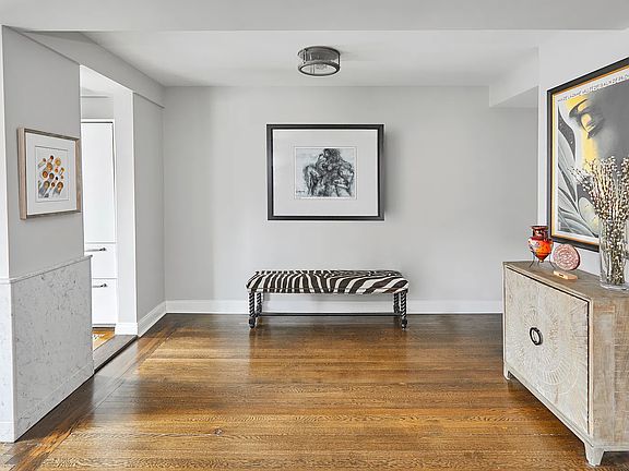 3rd image of 2 Horatio St APT 2J