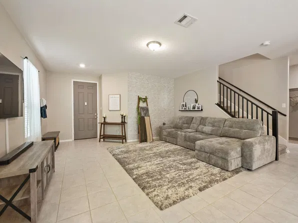 175 Gustaf Trl, Uhland, TX 78640