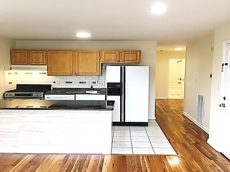 688 Summit Ave #A — Photo 3