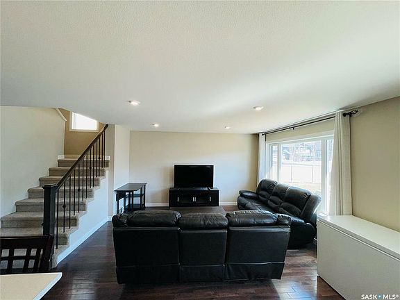 4th image of 5657 Pearsall Cres