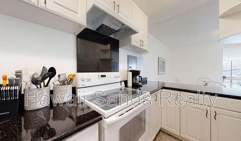 501 Hahaione St #19K — Photo 9