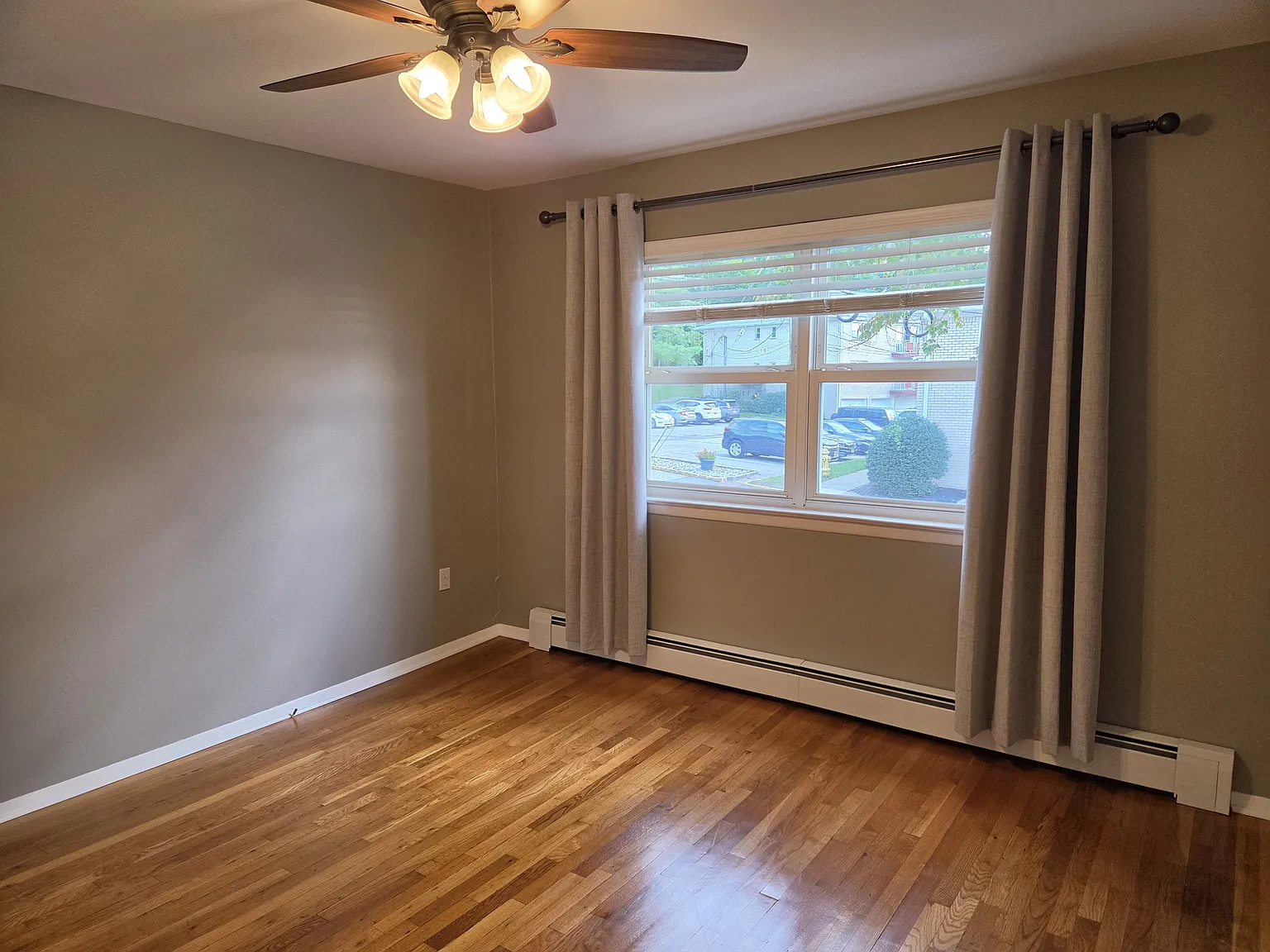 2 bed, 1000 sqft, $2,500 — Photo 4