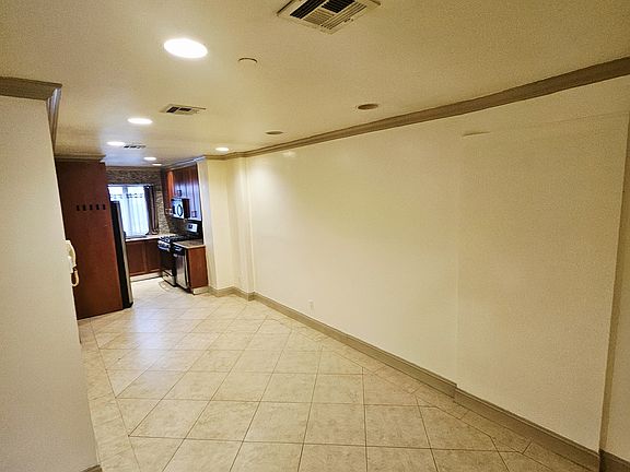 3rd image of 1546 E 12th St APT 1