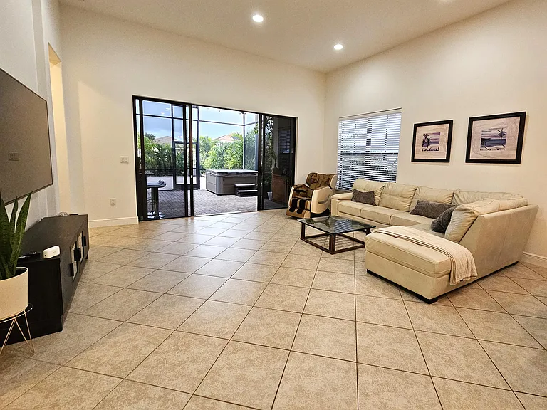 5253 Messina St — Photo 16