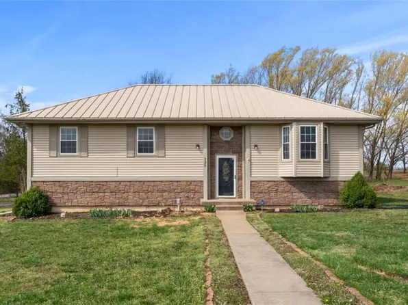 130 NE 1261st St, Knob Noster, MO 65336