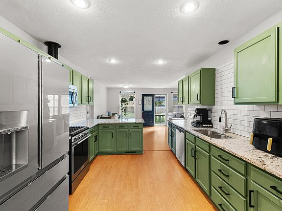 4th image of 180 Contemporary Dr