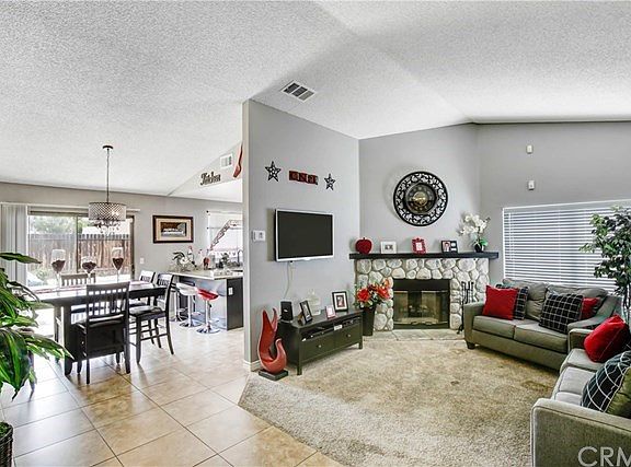 5th image of 589 Westminister Dr