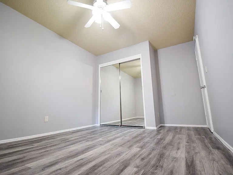 Vista Hills Apartments — Photo 30