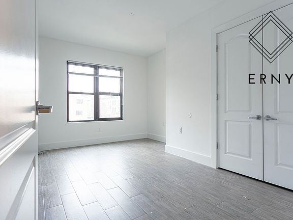 5th image of 955 Lafayette Ave #2D
