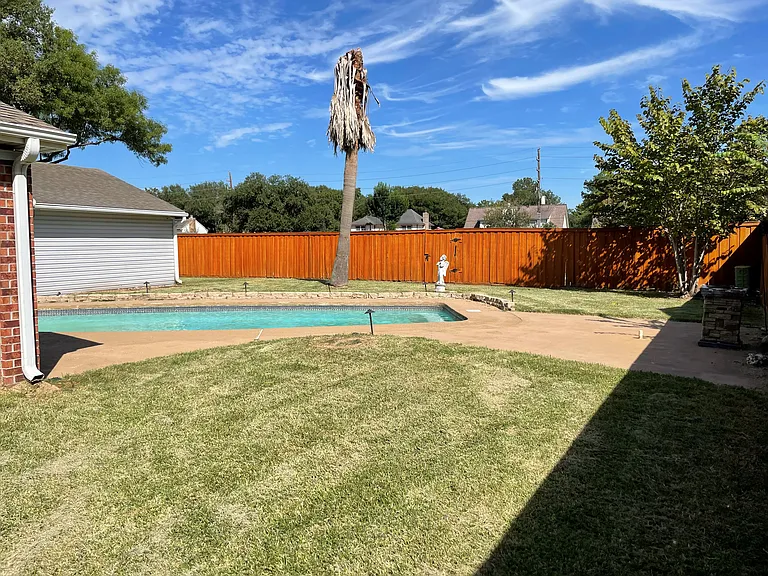 Back yard w/ inground pool photo 2