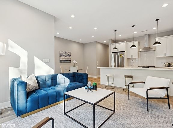 2nd image of 3341 N Sheffield Ave #3S
