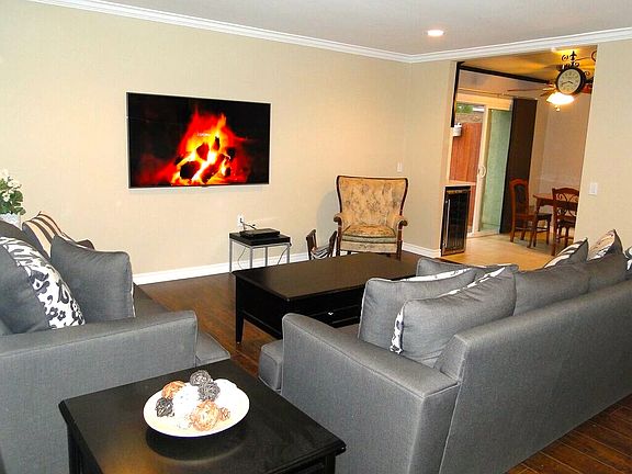 5th image of 1344 N Elderberry Ave