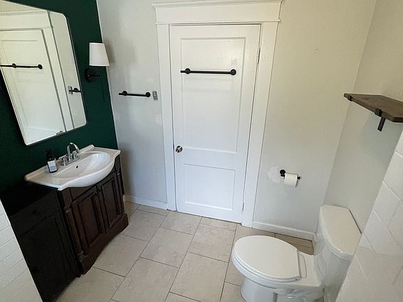 3rd image of 416 W Amelia Ave APT 3